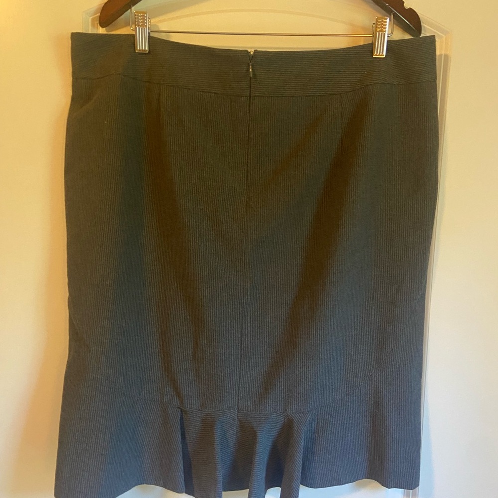 Rafaella Charcoal Pencil Skirt with Ruffle In Back - Picture 4 of 4